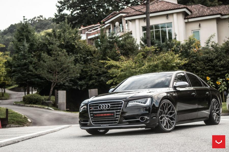  Audi S8 on Vossen Wheels (HF-2) 2018 года  (фото 1 из 9)